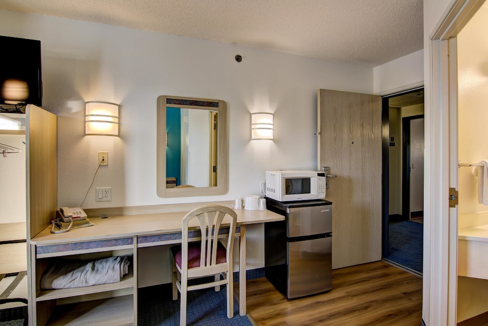 Econo Lodge Menomonie WI 14/15