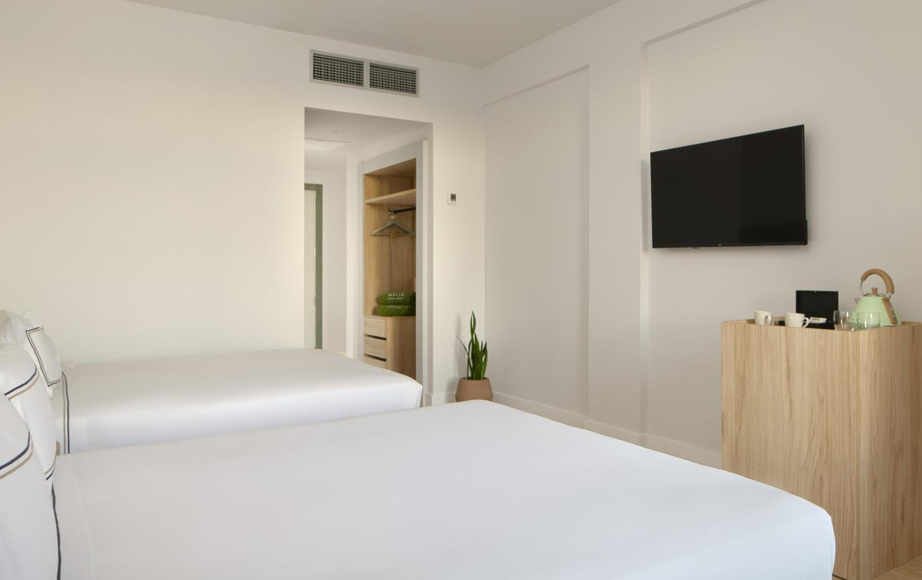 Grand, Premium, King Bed, Melia Lloret De Mar 8/10