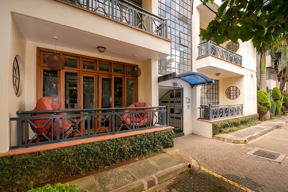 Meltonia Luxury Suites 40/50