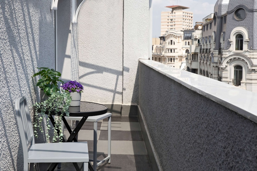 Zeus Essence Bucharest, Trademark Collection by Wyndham 62/65