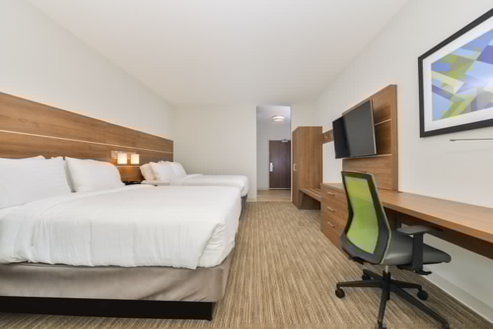 Holiday Inn Express Suites Chadron 61/76