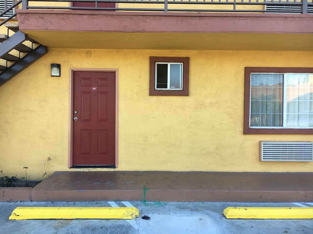 Satellite Motel 2/49