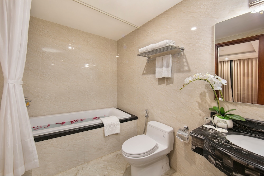 Royal St Hanoi Hotel 26/27