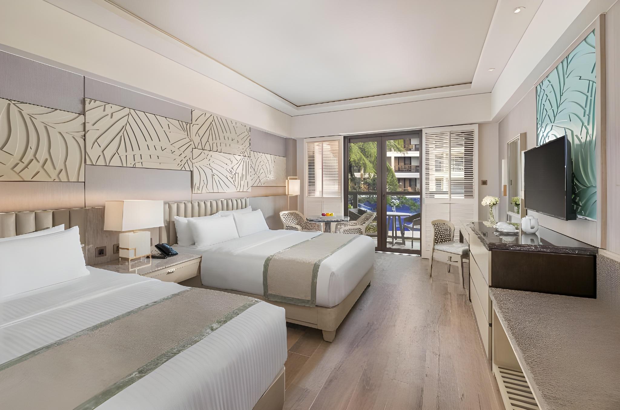 Premier, Double or Twin Bed, Direct Pool Access