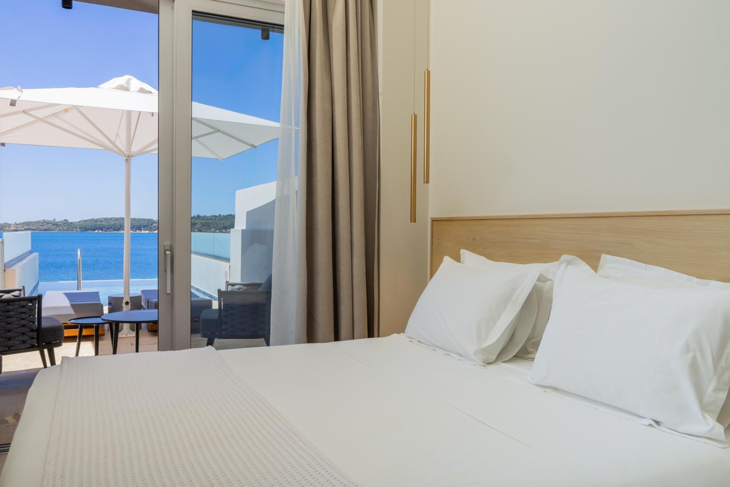 جناح جونيور بمسبح خاص، Limanaki Hotel 7/10
