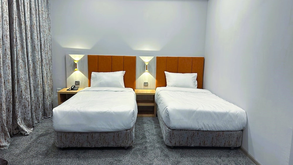 DELUXE, DOUBLE OR TWIN BED, CITY VIEW