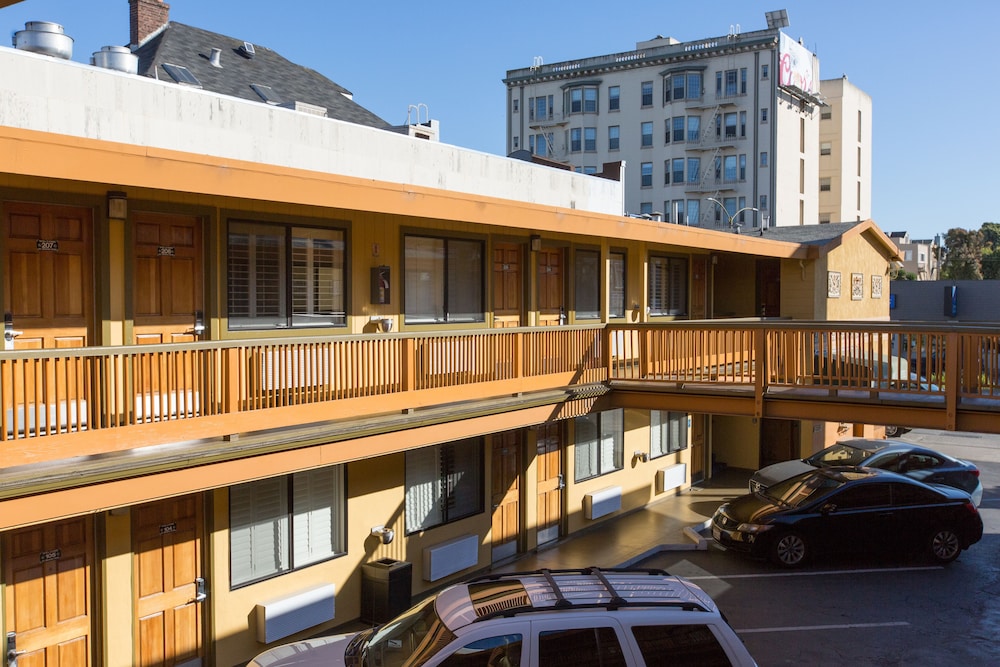 Geary Parkway Motel 2/72