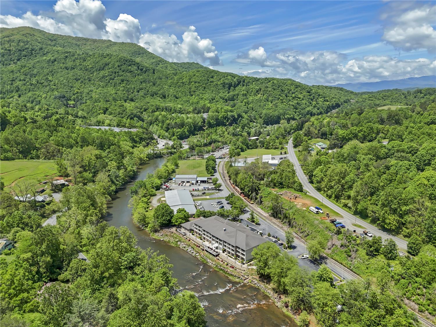 Best Western Plus River Escape Inn & Suites 19/25
