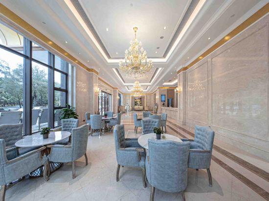 Vienna International Hotel (Zhongshan Lihe Plaza Xingzhong Road Store) 40/58