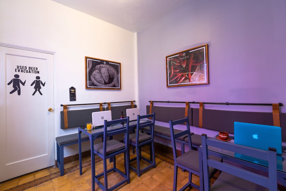 Mala Vecindad Beer Hotel 42/56