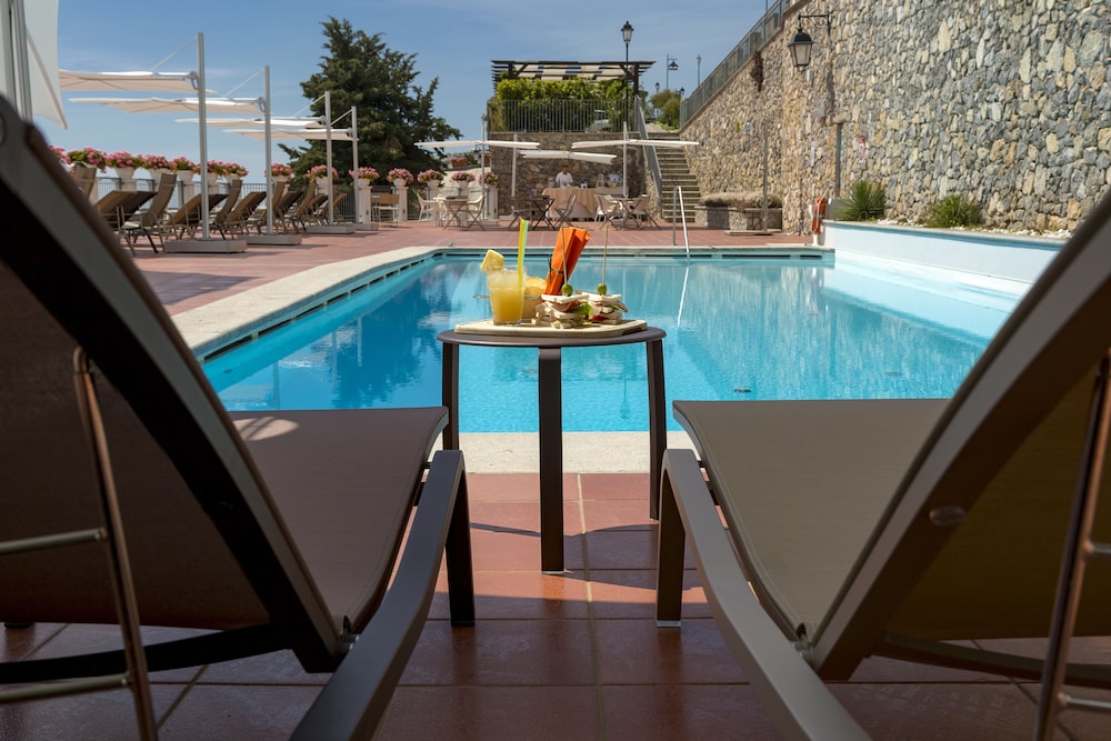 swimming pool spa
