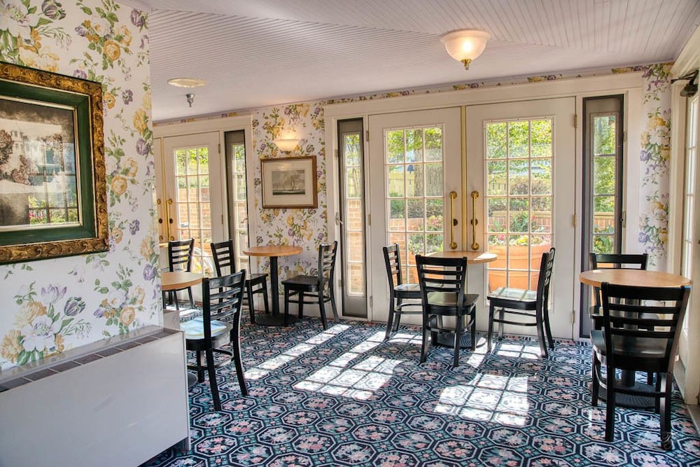 Inn on Mackinac 36/50