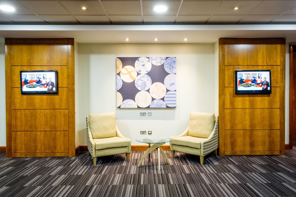 Holiday Inn Gatwick Airport 8/75