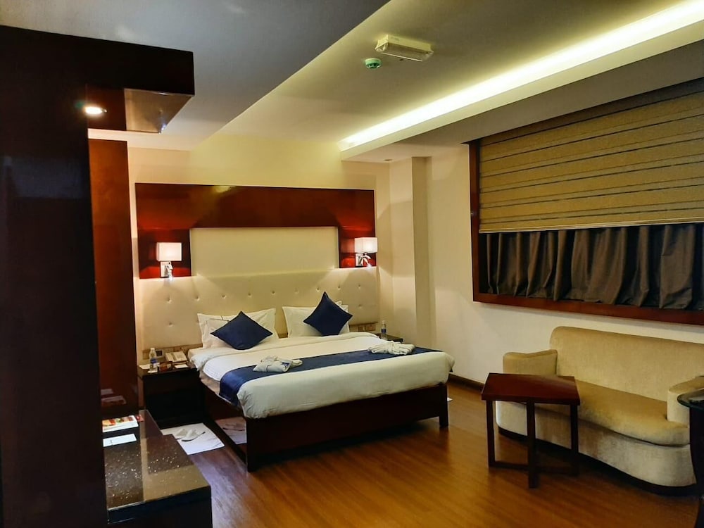 Golden Tulip Headington Ruwi Hotel 23/80