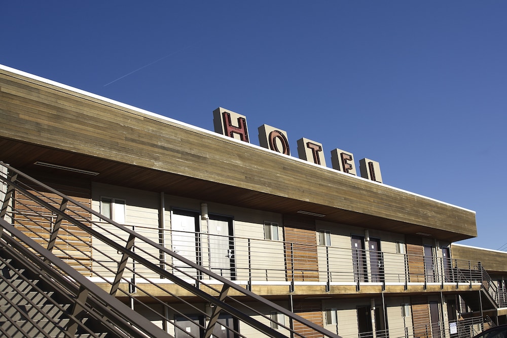 Aladdin Inn Suites 2/41