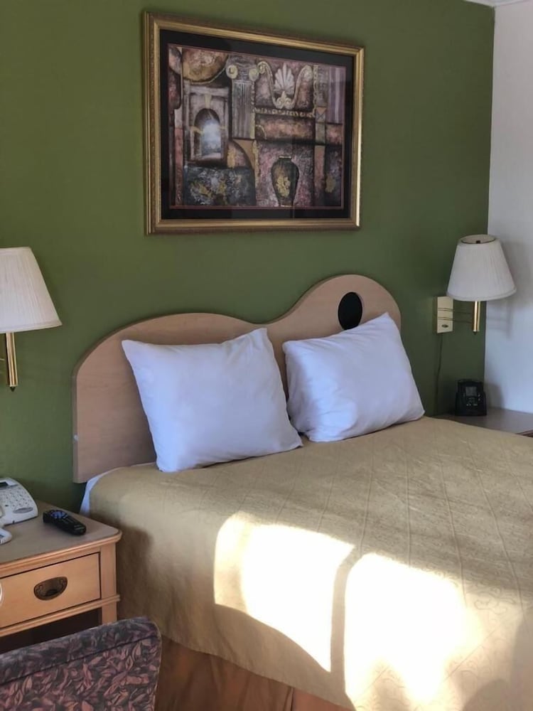 Kelseyville Motel 20/36