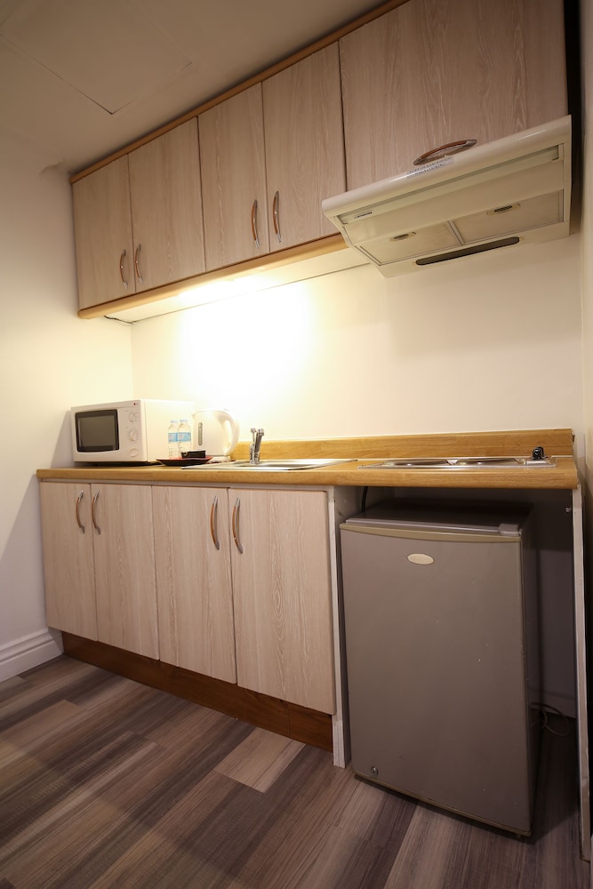 Infinity Towers Suites 4/50