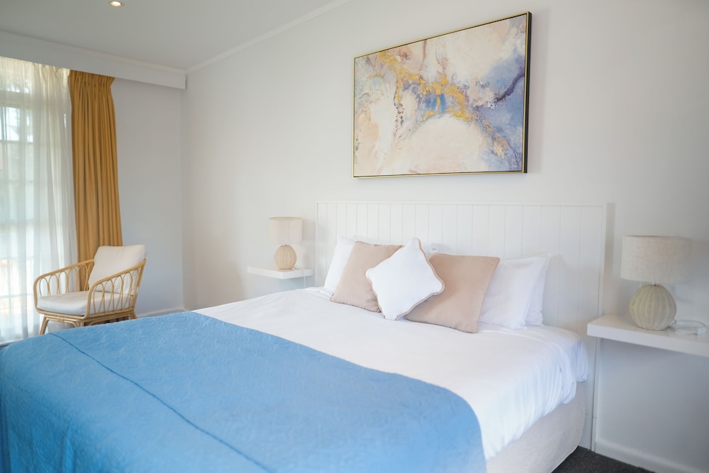 Room, King Bed, Lake Front