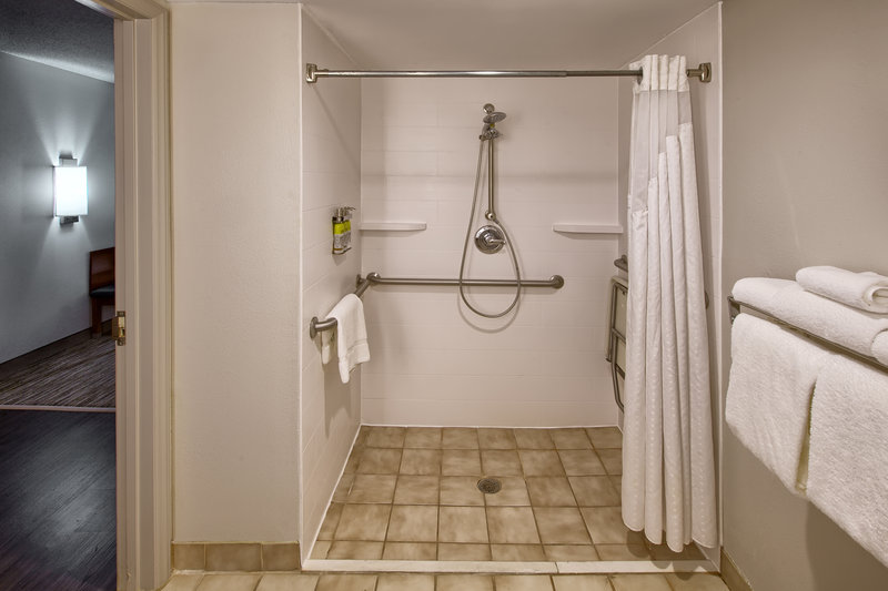 Holiday Inn Express Hotel Suites Raleigh North Wake Forest 75/76