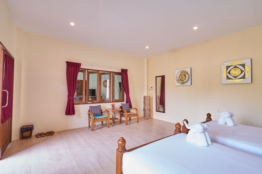 3 BEDROOMS, DELUXE, SUITE, 2 BATHROOMS, COURTYARD AREA