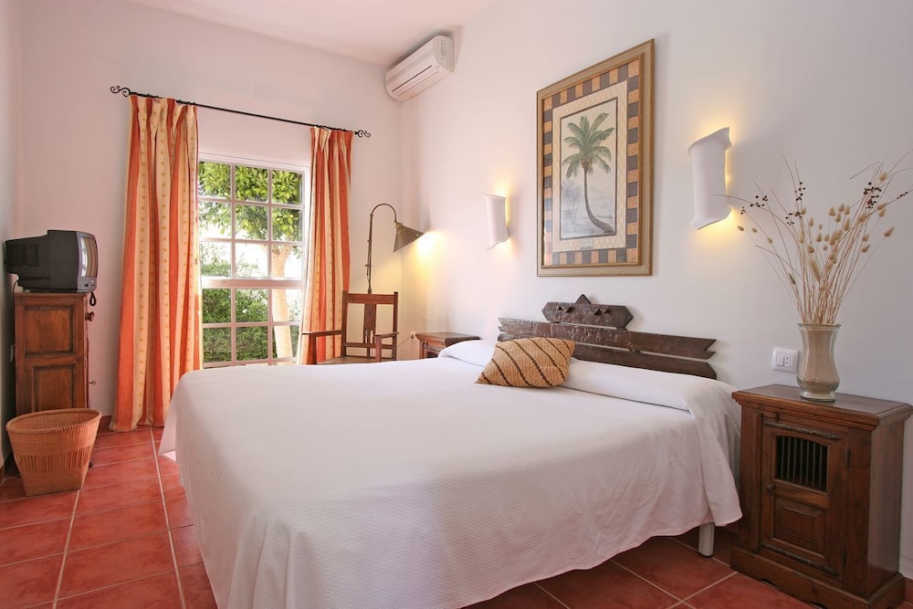 Hotel Madreselva 8/30