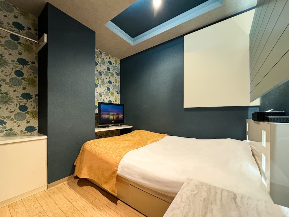 Hotel Century 8/49