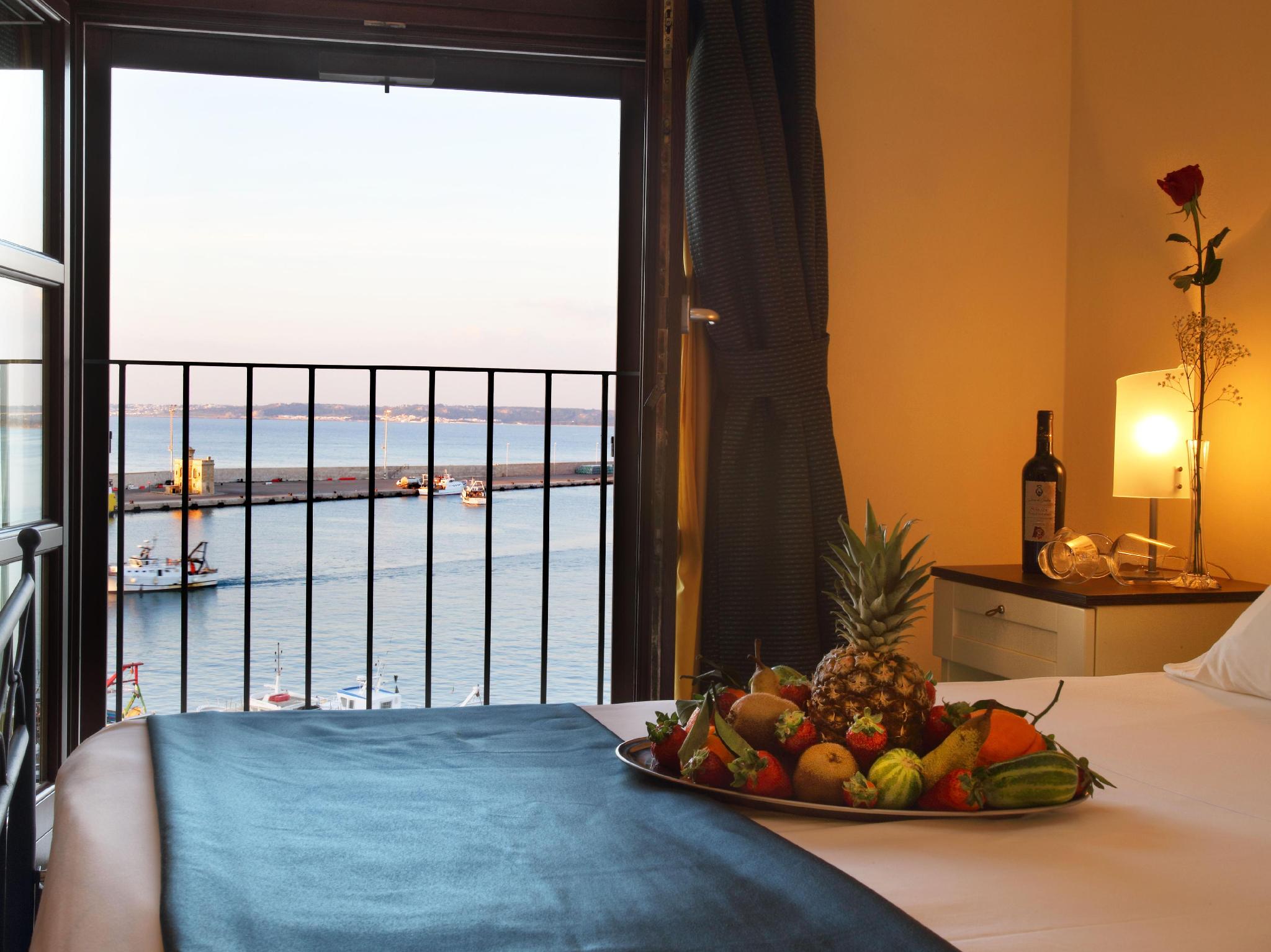 ROOM, QUADRUPLE, SEA VIEW