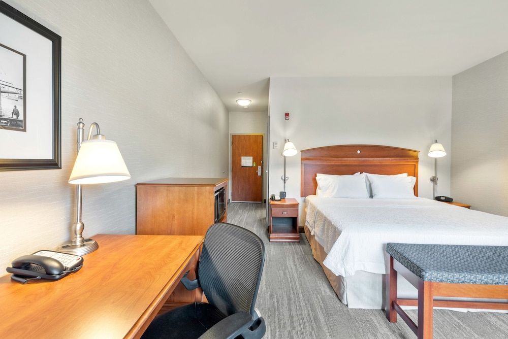 Hampton Inn and Suites Mystic 14/56