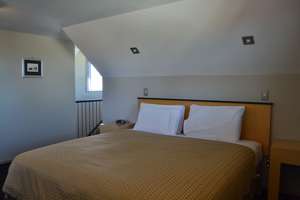 Athena Motel & Apartments 10/48