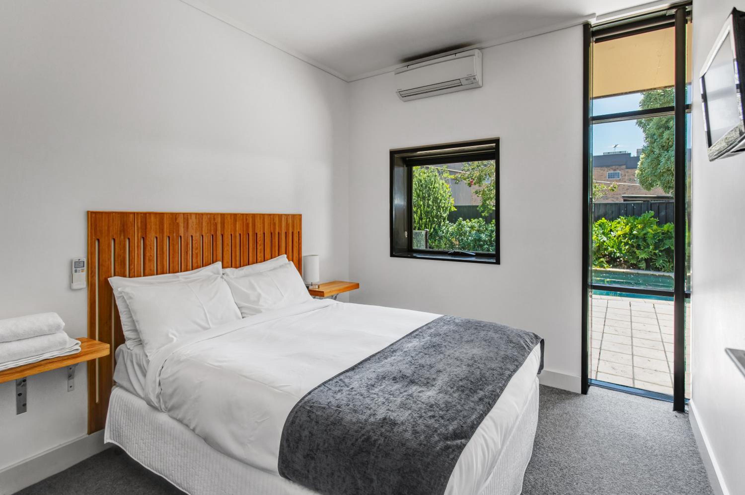 4 Bedrooms, House