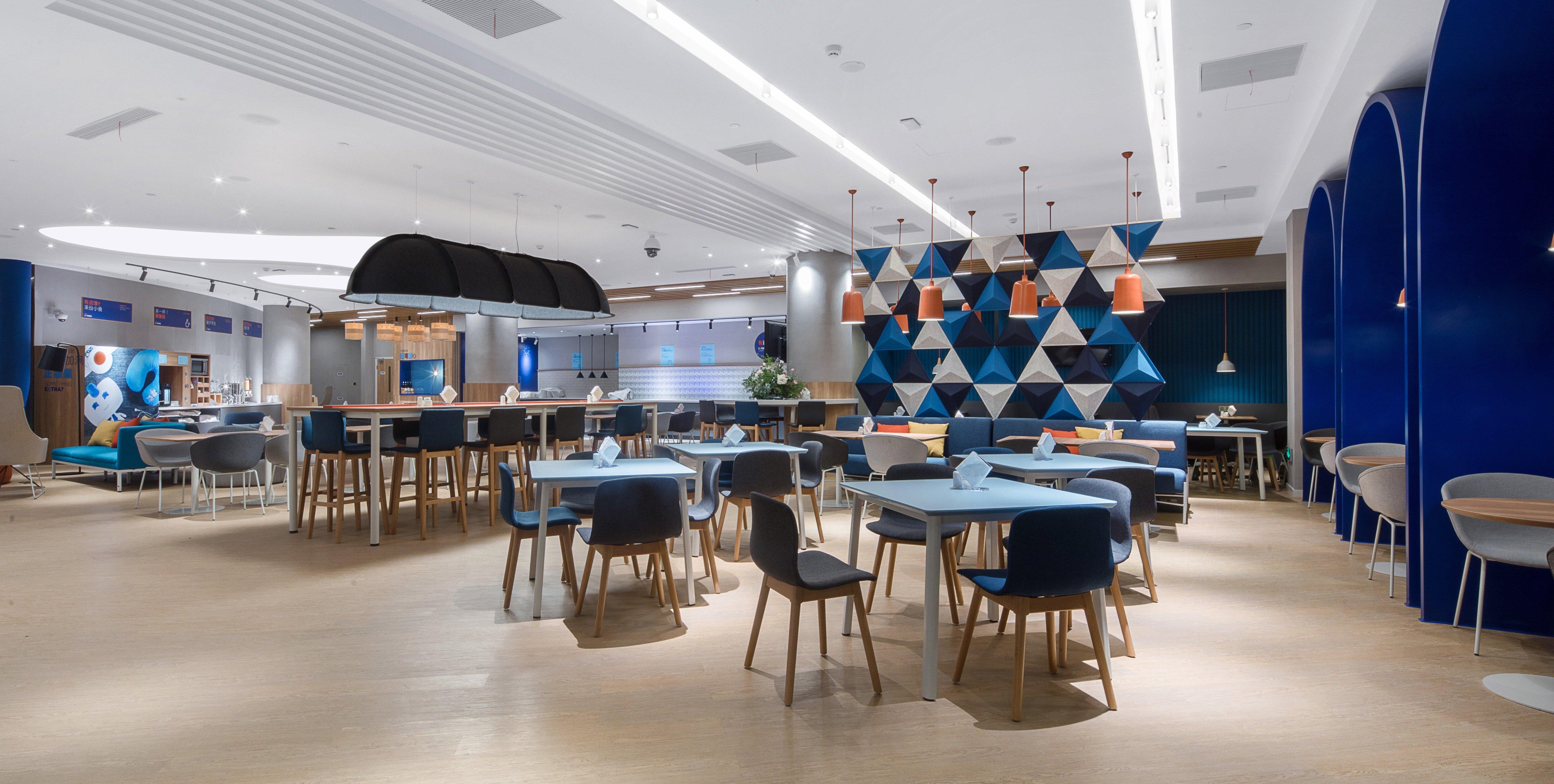 Holiday Inn Express Shanghai Tourism Zone 41/51
