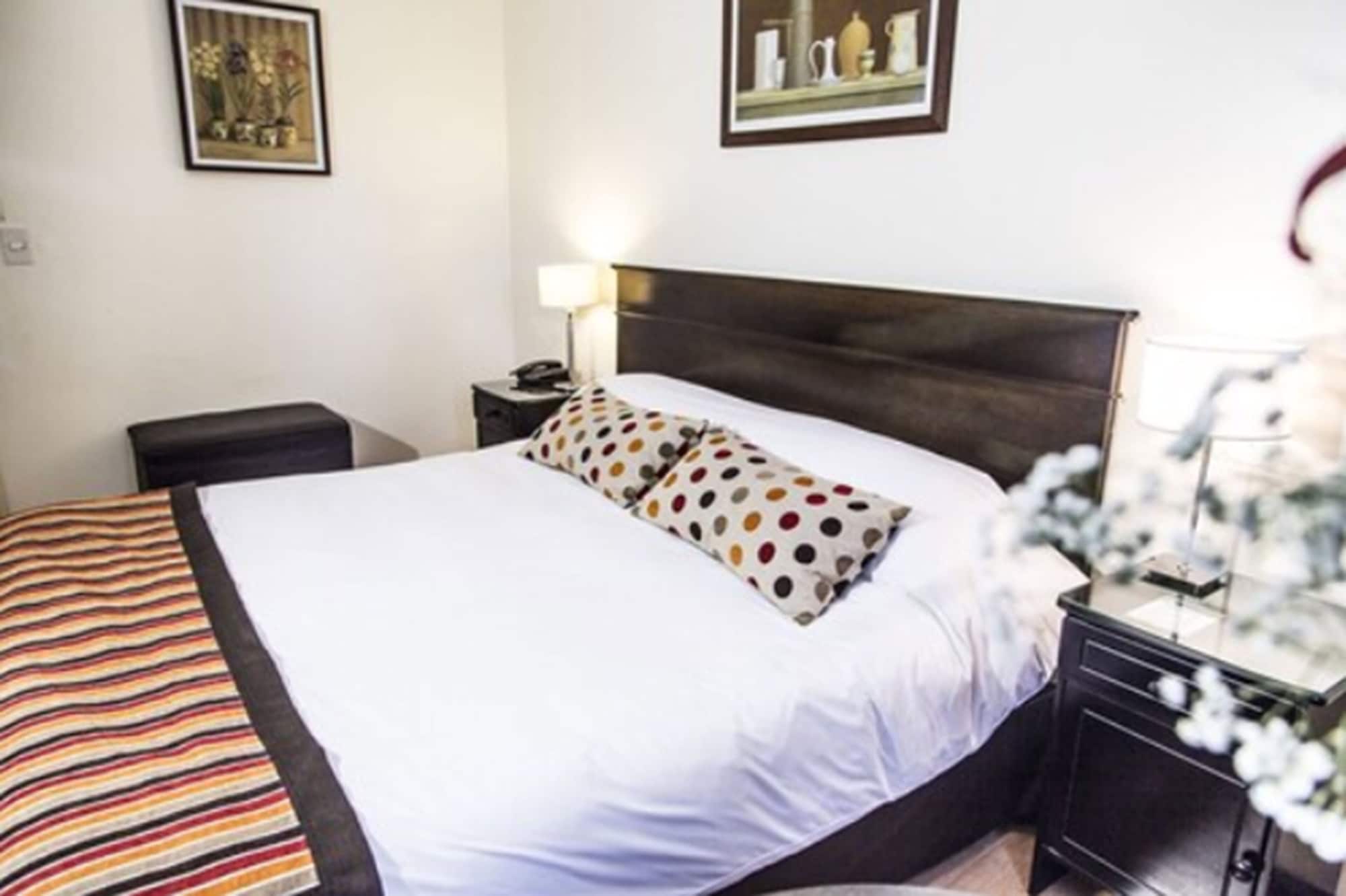 شقة عائلية بسرير كينج وسريرين منفصلين بغرفتي نوم، Mendoza Hotel 5/7