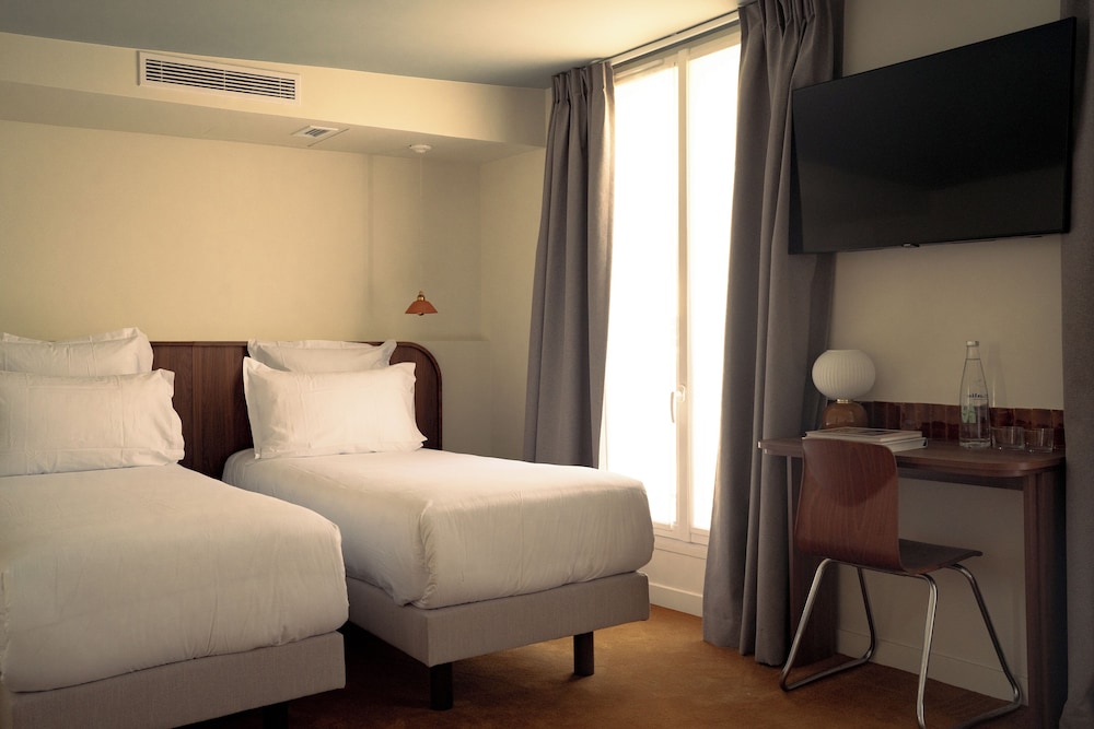HOTEL CAMELIA INTERNATIONAL 15/50