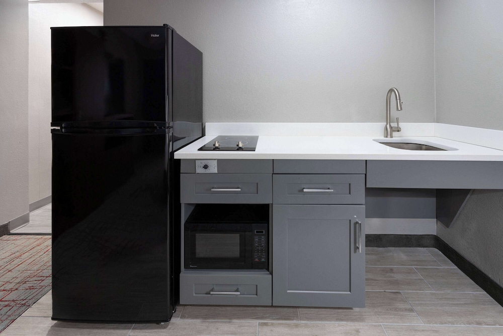 Hawthorn Extended Stay by Wyndham Columbia / Ft. Jackson 38/55