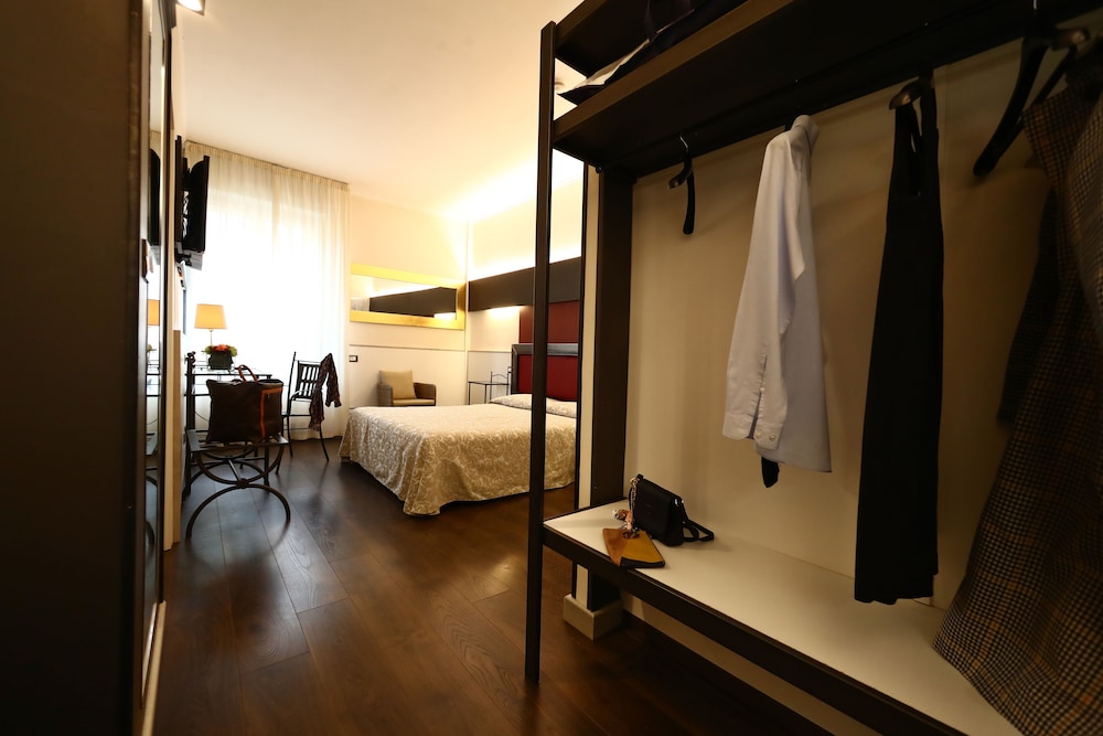Hotel Italia 26/42