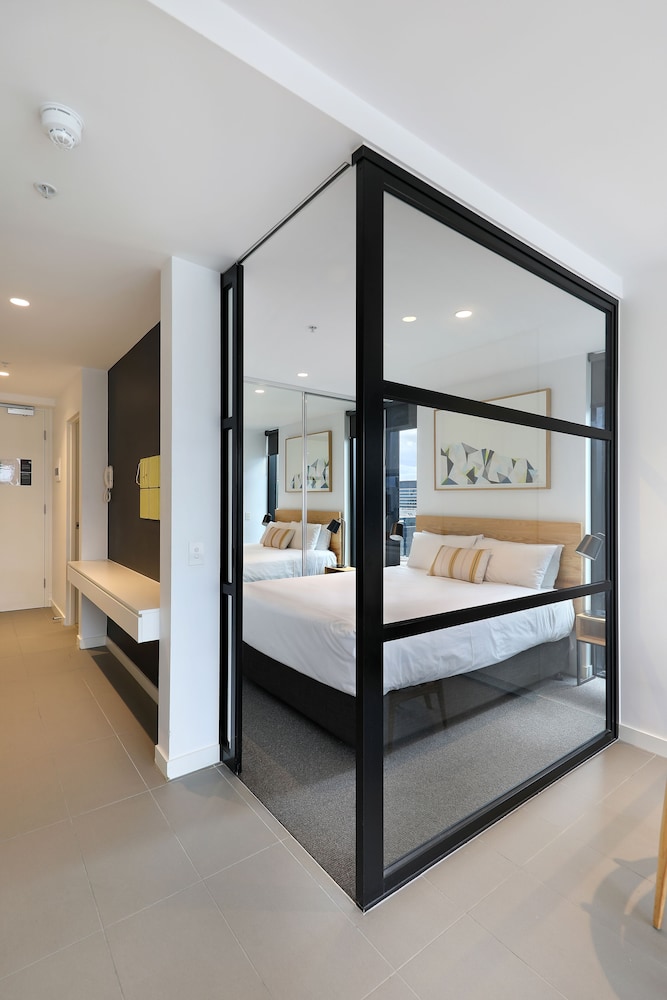 The Canvas Apartment Hotel 8/33
