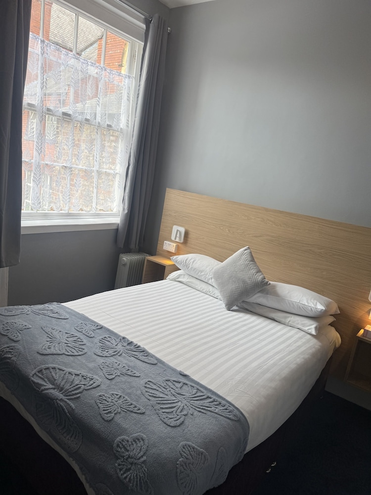 OYO Diamonds Inn 27/70