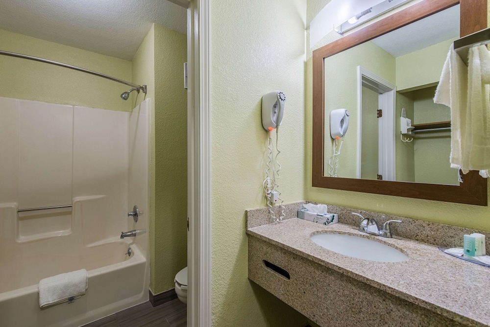 Quality Inn and Suites University Area 9/38