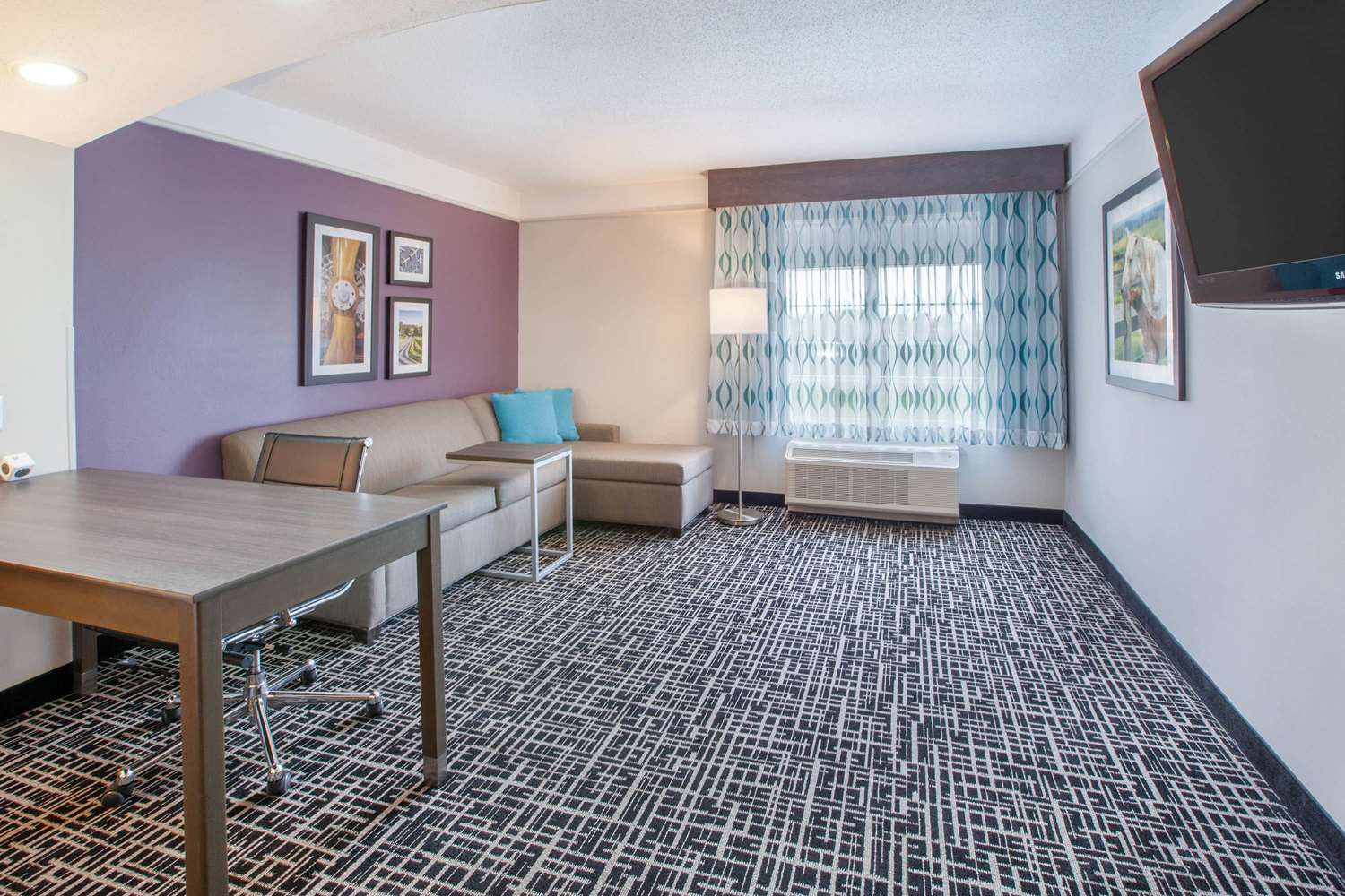La Quinta Inn & Suites by Wyndham Cincinnati Airpt Florence 24/47