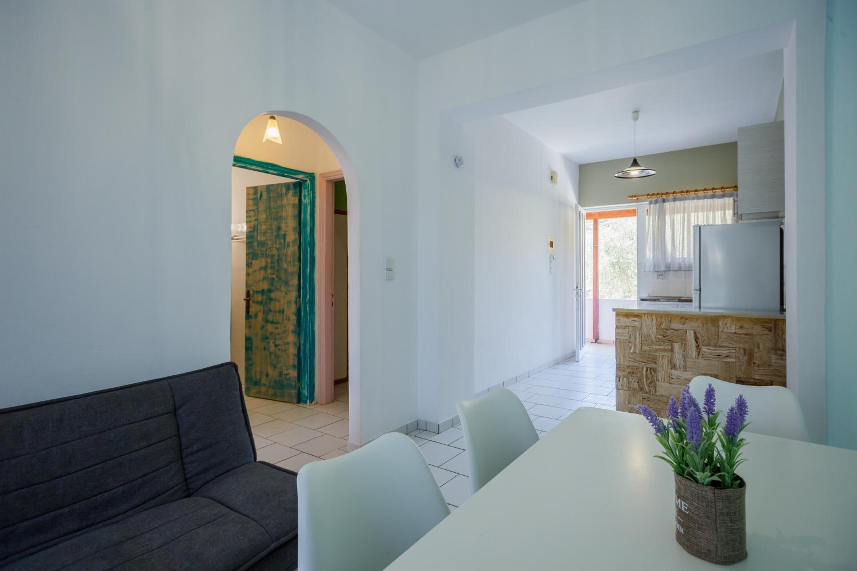 Kyprianos Aparthotel 41/60