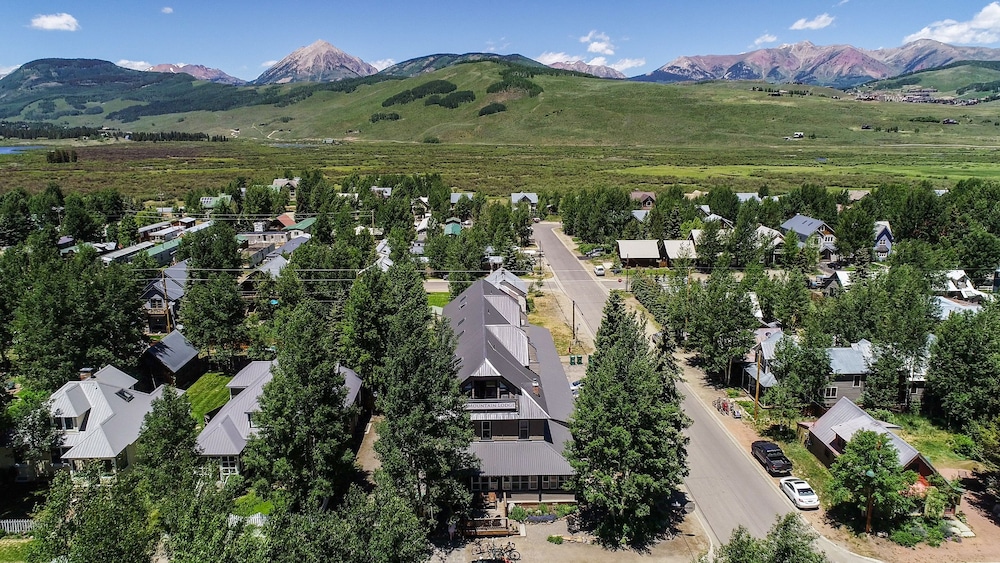 ELK MOUNTAIN LODGE 58/61