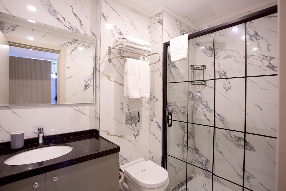 Princely Suites 49/50