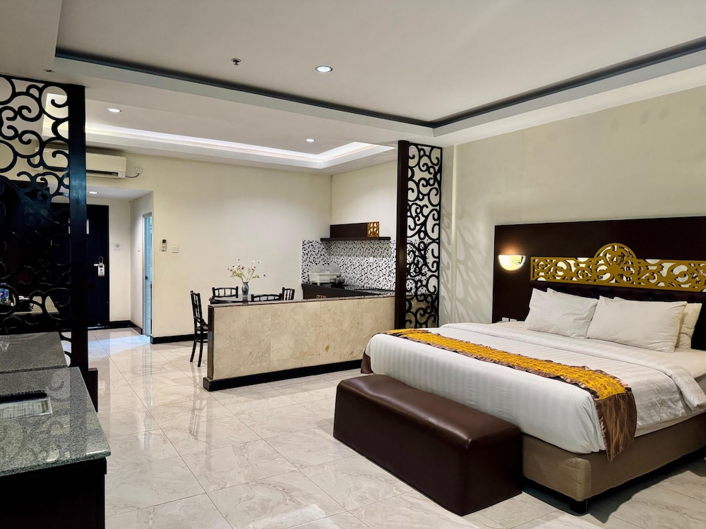 DELUXE, STUDIO, SUITE