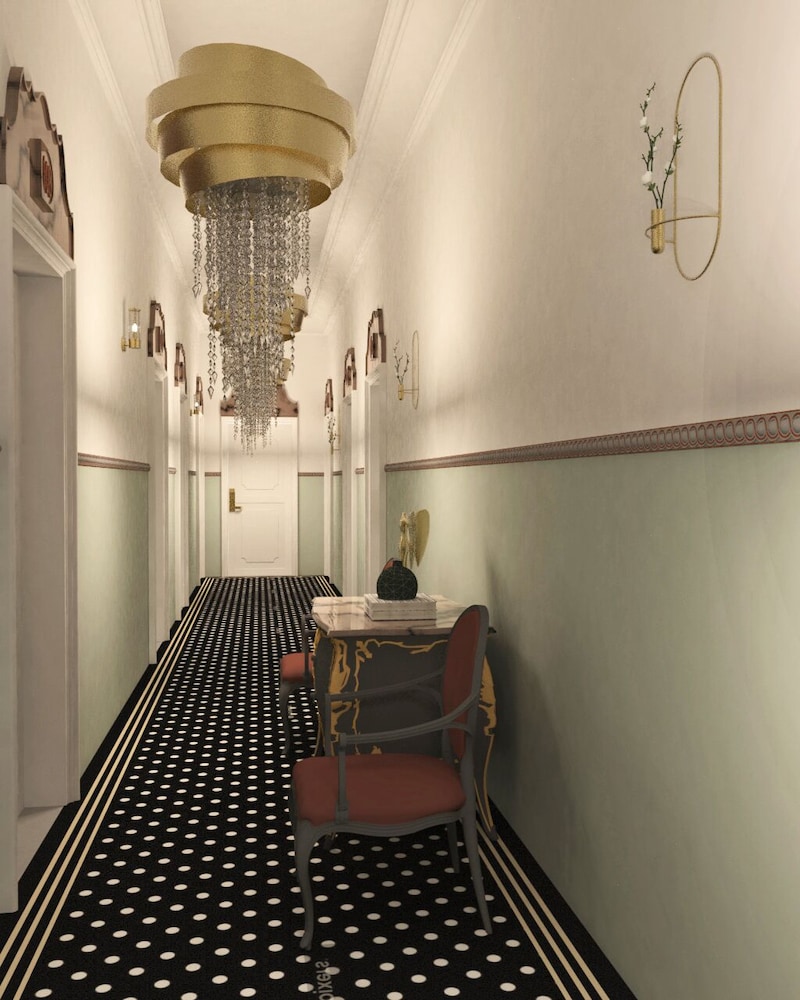 Kinissi Palace 7/30