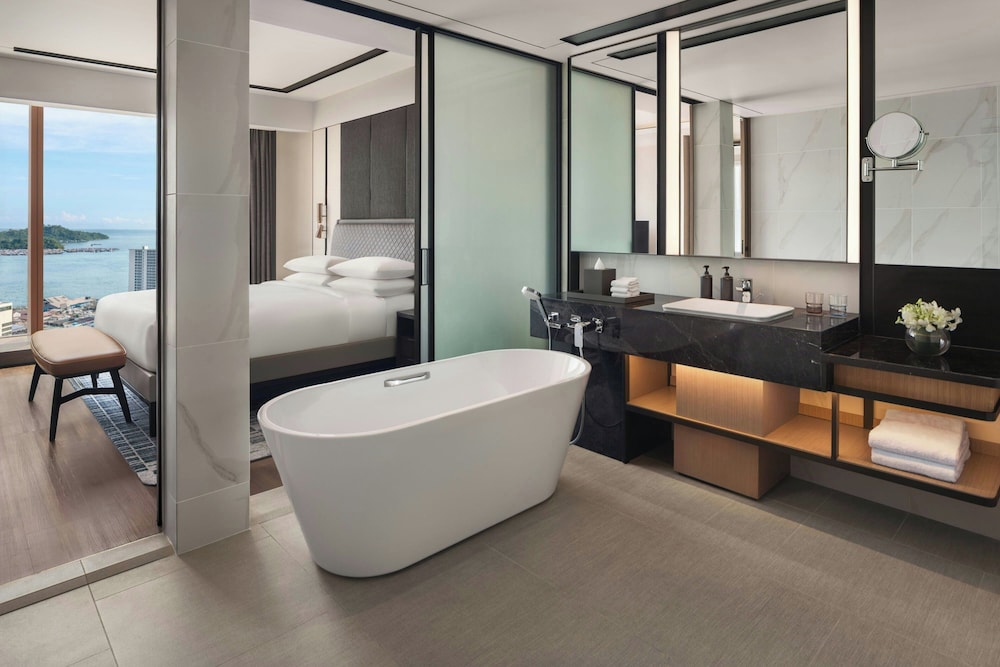 Executive, Suite, King Bed, City View