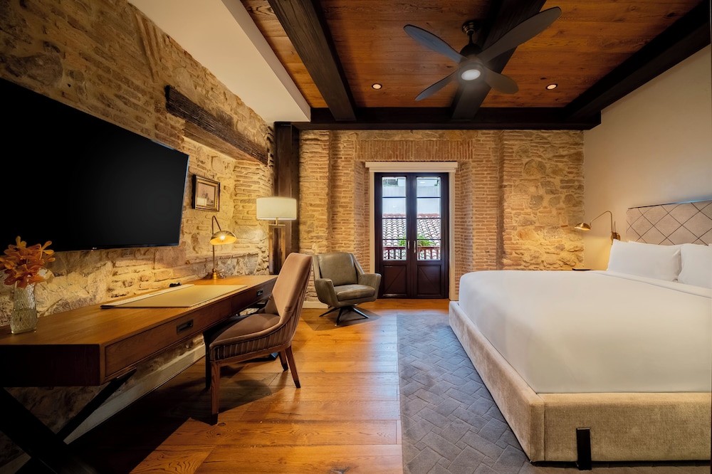 Casco, King Bed، Hotel La Compania In The Unbound Collection By Hyatt 4/10