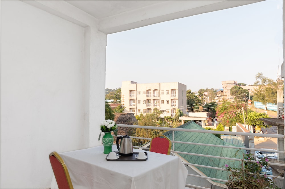 Pulickal Airport Hotel 9/50