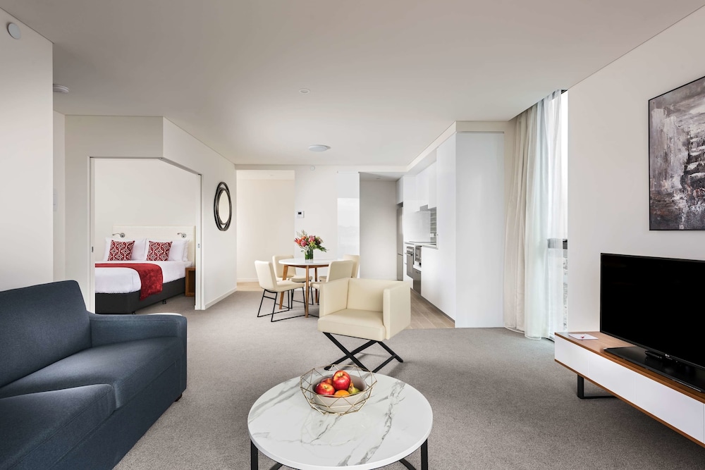 Ramada by Wyndham VetroBlu Scarborough Beach 42/55