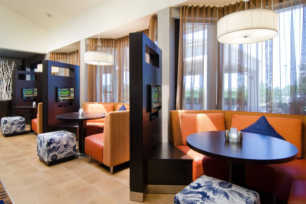 Courtyard by Marriott Kansas City Overland Park/Metcalf, South of College Boulevard 7/56