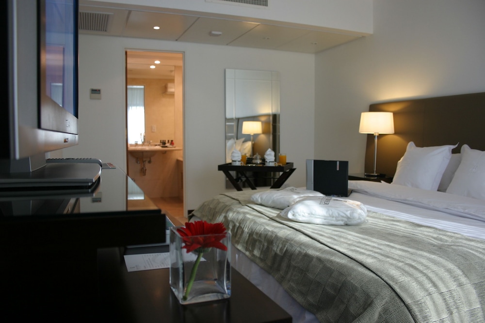 ROS TOWER HOTEL 17/68